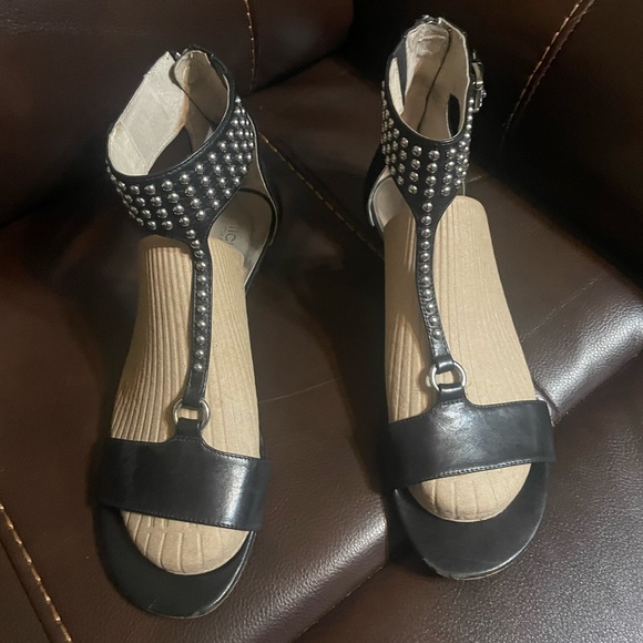 Micheal Kors black leather sandals - Picture 2 of 6